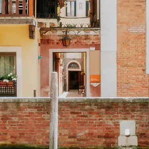  Holiday home Casa Accademia Italy